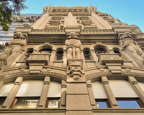 Atlantes del edificio Otto Wulff