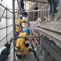 Equipo de restauradores en el andamio